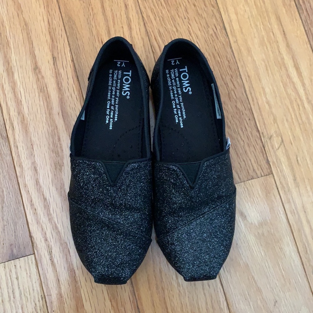 Girls Tom’s Slip On shoe